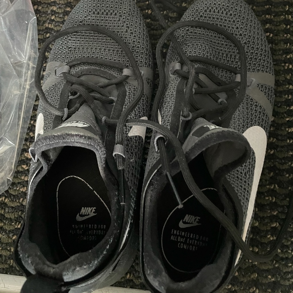 nike shoes women US 6.5